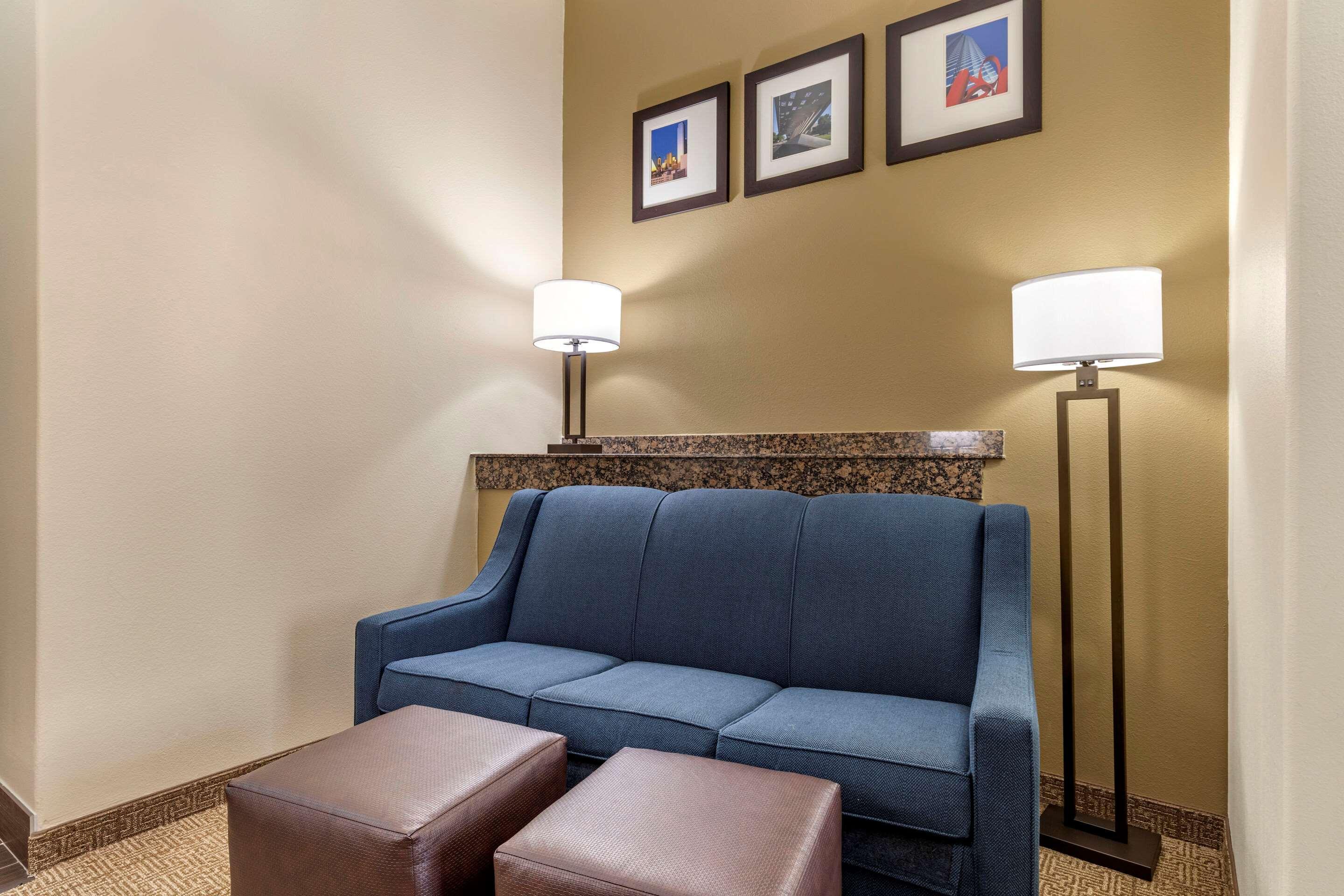 Comfort Suites West Dallas - Cockrell Hill Bagian luar foto