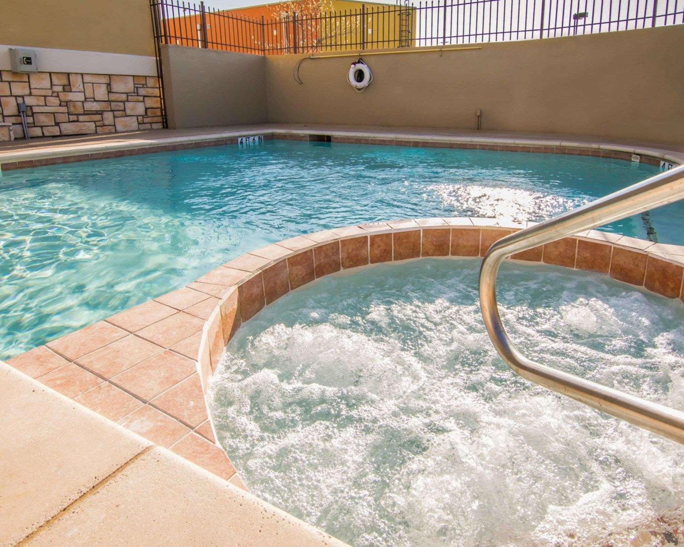Comfort Suites West Dallas - Cockrell Hill Bagian luar foto