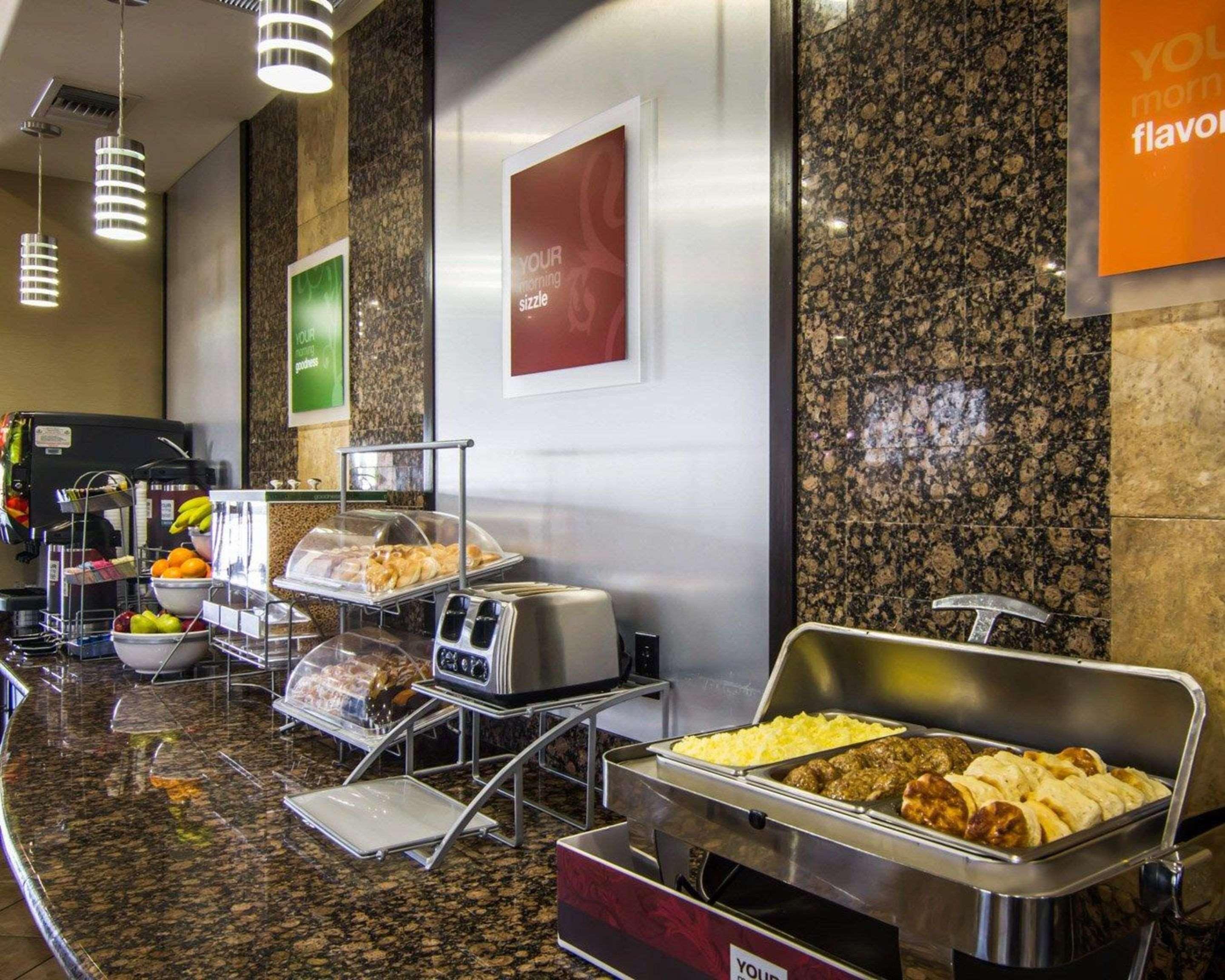Comfort Suites West Dallas - Cockrell Hill Bagian luar foto