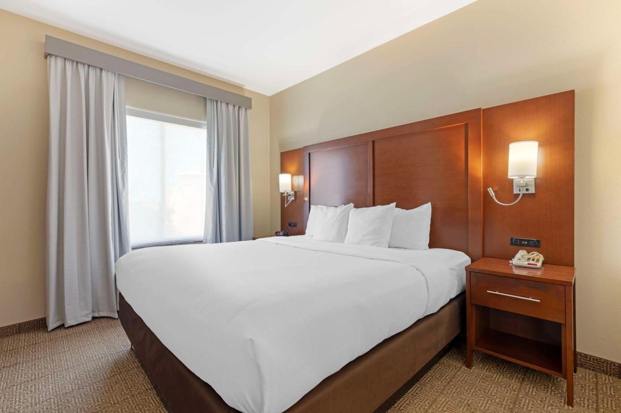 Comfort Suites West Dallas - Cockrell Hill Bagian luar foto