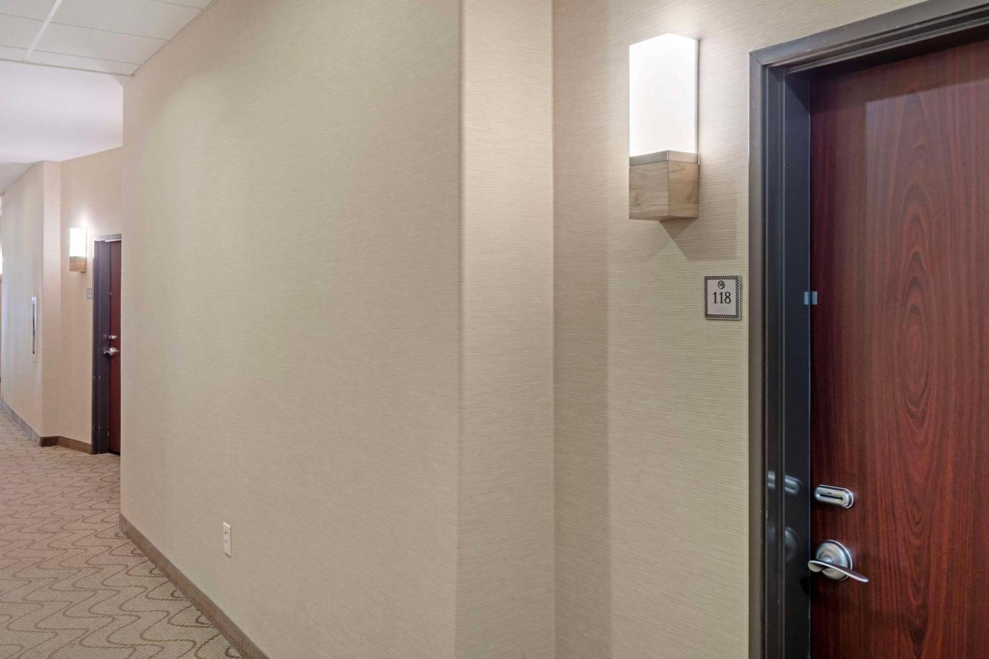 Comfort Suites West Dallas - Cockrell Hill Bagian luar foto