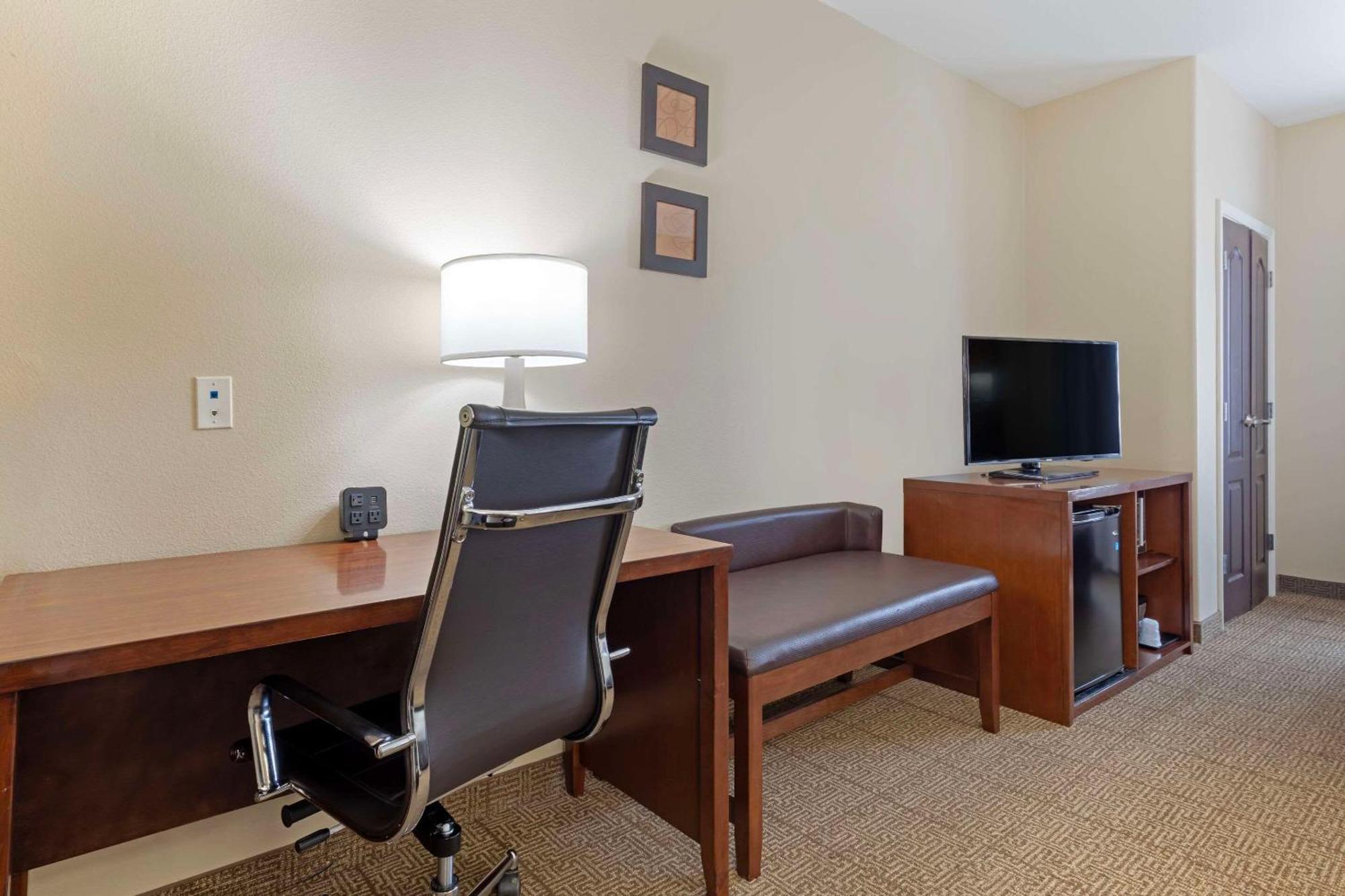 Comfort Suites West Dallas - Cockrell Hill Bagian luar foto
